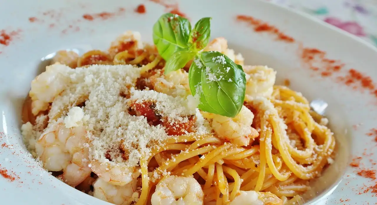 Pasta met scampi en groenten